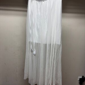 Elegant White Maxi Skirt - Worn 1 time
